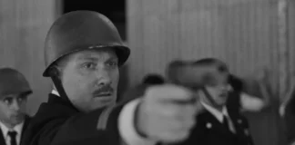 Una scena dal film L’Hangar Rosso.