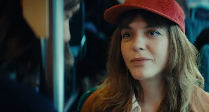Love.letters.cover Ella Rumpf nel film Love Letters.