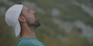 Il tennista Novak Djokovi nel documentario Novak Djokovic: Il lupo d'inverno.