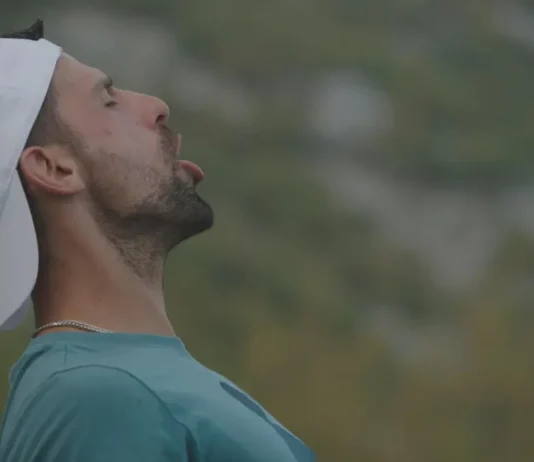Il tennista Novak Djokovi nel documentario Novak Djokovic: Il lupo d'inverno.