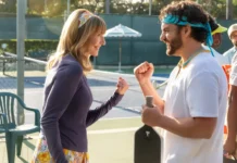 Mary Steenburgen e Jake Johnson nel film The Dink - Mago del pickleball.