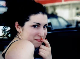 La cantante Amy Winehouse nel documentario Amy Winehouse – Anima Ribelle.