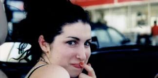 La cantante Amy Winehouse nel documentario Amy Winehouse – Anima Ribelle.