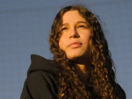Una scena dal documentario Becoming Her: Prima di diventare grandi.