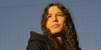 Una scena dal documentario Becoming Her: Prima di diventare grandi.