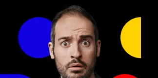 Il comico Filippo Caccamo nello speciale Comedy Central Presents: Speciale Filippo Caccamo.