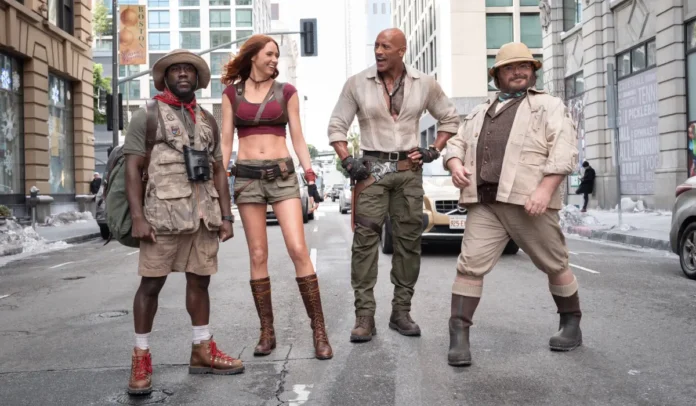 Jumanji.open.world.trailer.cover In foto i protagonisti del film Jumanji: Open World .