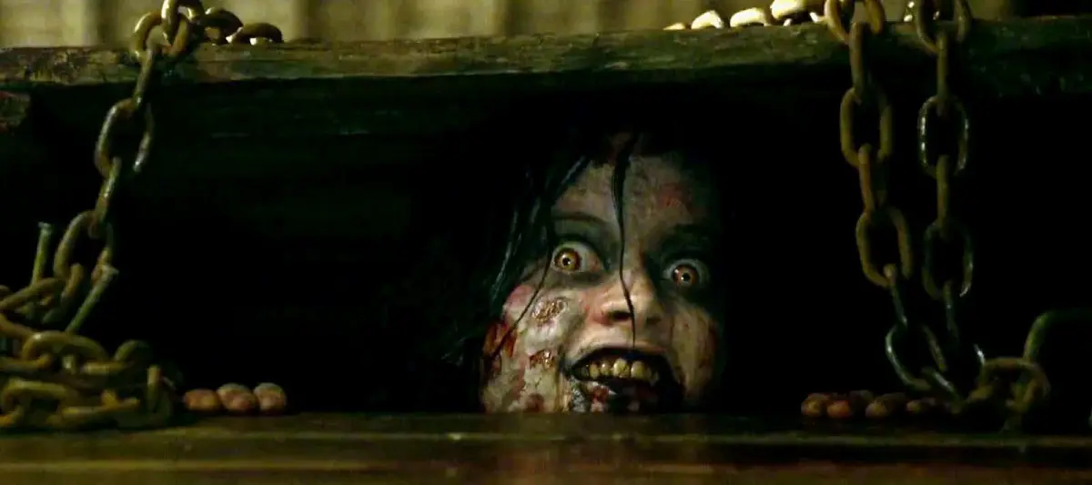 Una scena dall'horror La casa (2013).