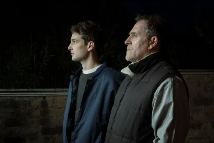 Emanuele Maria Di Stefano e Valerio Mastandrea nel film La città dei vivi.