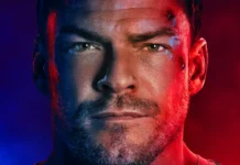 Alan Ritchson nel poster della stagione 4 di Reacher.