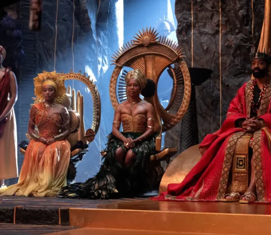 Una scenda dal film fantasy Il Regno di Orïsha.