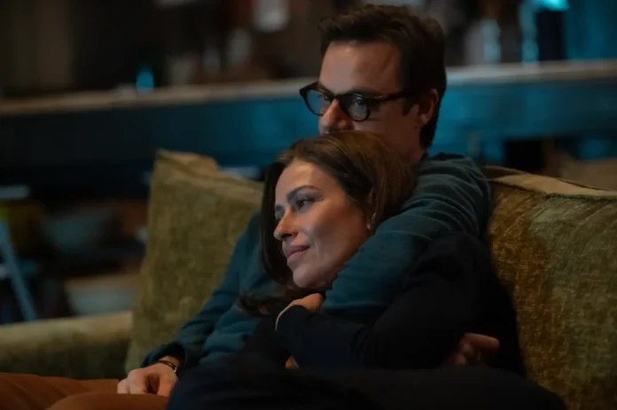 Claudia Pandolfi e Lino Musella nel film Il rumore delle cose nuove.