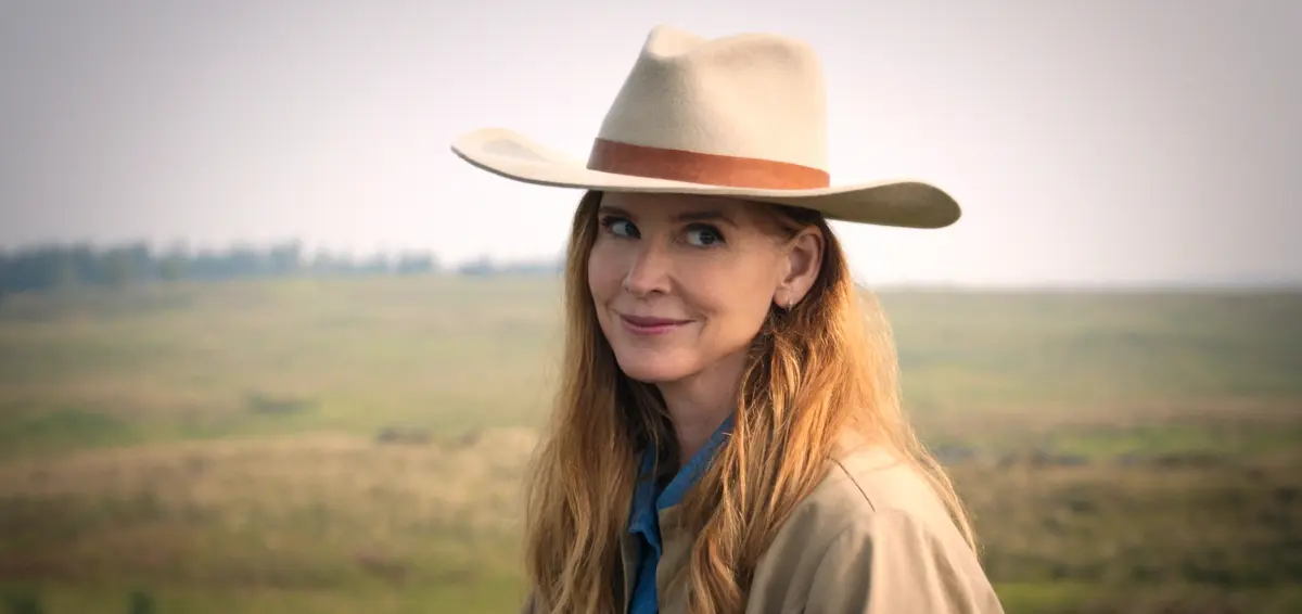 Sarah Rafferty nella serie Netflix Uno splendido errore.