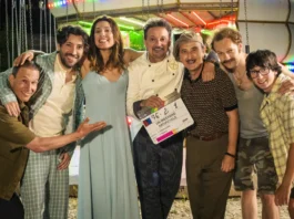 Leonardo Pieraccioni e i protagonisti del film Un weekend artificiale.