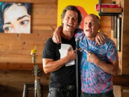 Matthew McConaughey e Woody Harrelson nella serie Brothers.