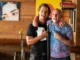 Matthew McConaughey e Woody Harrelson nella serie Brothers.