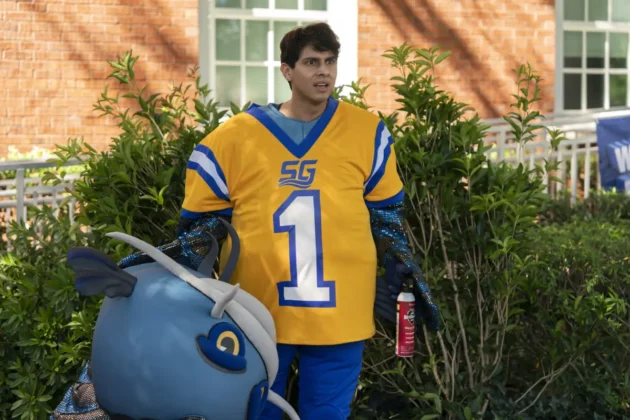 Una scena dalla stagione 2 della serie Chad Powers.