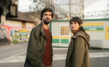 Dov’è la Fiesta?, svelato il poster della commedia romantica con Francesco Carril e Linda Caridi Francesco Carril e Linda Caridi nel film Dov'è la Fiesta?