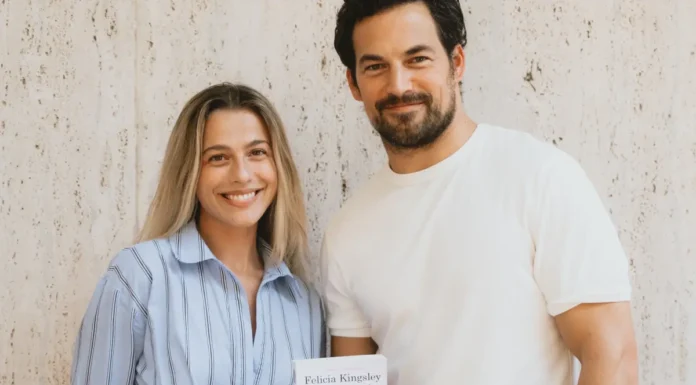 In foto i protagonisti della serie Prime Video Due cuori in affitto.