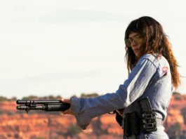 Adria Arjona nel film Onslaught – Assalto Finale.