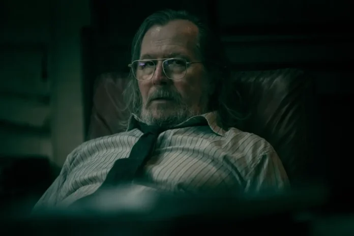 Gary Oldman nella stagione 6 della serie Apple TV Slow Horses.