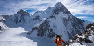 Una scena dal documentario Apple TV The Last First: Winter K2.