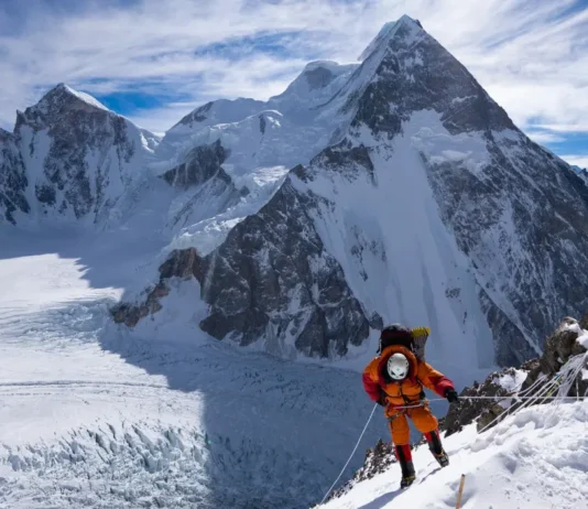 Una scena dal documentario Apple TV The Last First: Winter K2.