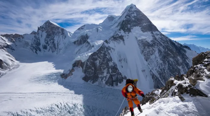 Una scena dal documentario Apple TV The Last First: Winter K2.