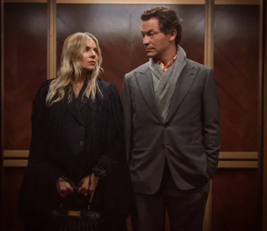 Domimic West e Sienna Miller nella serie Sky War – Il divorzio del secolo.
