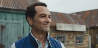 Matthew Rhys nella serie Apple TV Widow’s Bay.