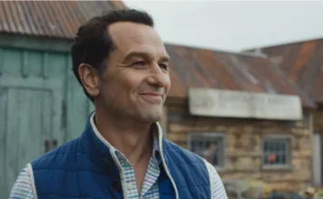 Emmy Awards 2026: Apple TV conquista 29 premi e domina con Widow’s Bay Matthew Rhys nella serie Apple TV Widow’s Bay.