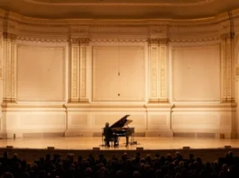 Cameron Winter at Carnegie Hall: il film di Paul Thomas Anderson arriverà su MUBI Una scena dal film concerto Cameron Winter at Carnegie Hall.