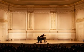 Cameron Winter at Carnegie Hall: il film di Paul Thomas Anderson arriverà su MUBI Una scena dal film concerto Cameron Winter at Carnegie Hall.