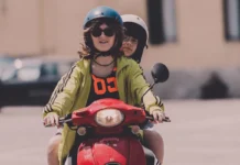 Caro mondo crudele, il nuovo film di Niccolò Falsetti e Francesco Turbanti arriva al cinema Una scena dal film Caro mondo crudele.
