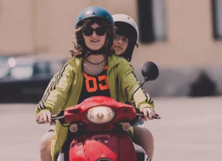 Caro mondo crudele, il nuovo film di Niccolò Falsetti e Francesco Turbanti arriva al cinema Una scena dal film Caro mondo crudele.