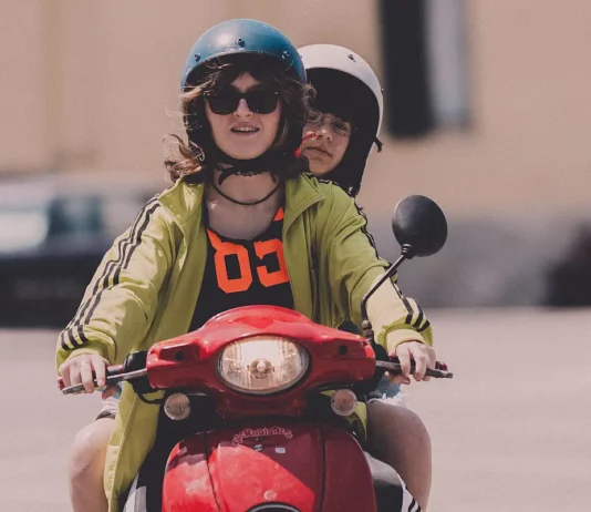 Caro mondo crudele, il nuovo film di Niccolò Falsetti e Francesco Turbanti arriva al cinema Una scena dal film Caro mondo crudele.