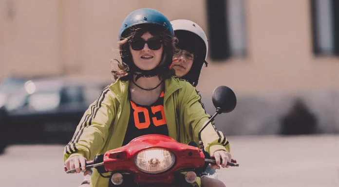 Caro mondo crudele, il nuovo film di Niccolò Falsetti e Francesco Turbanti arriva al cinema Una scena dal film Caro mondo crudele.