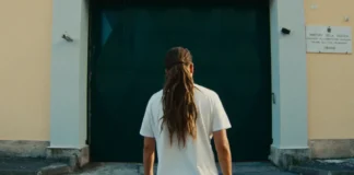 Il rapper Sayf nel documentario Il cielo in una stanza.