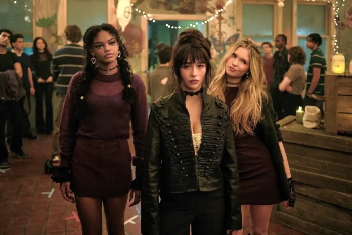Coven.academy.trailer.cover Una scena dalla serie Disney+ Coven Academy.