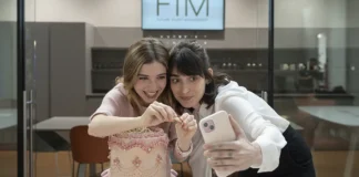 Pilar Fogliati e Ginevra Francesconi nel film Il profilo dell'altra.