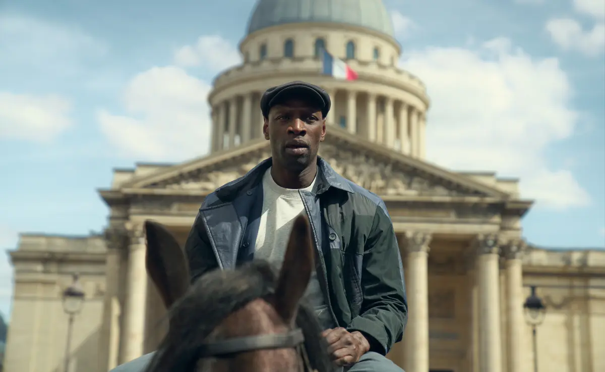 Omar Sy nella stagione 4 della serie Netflix Lupin.
