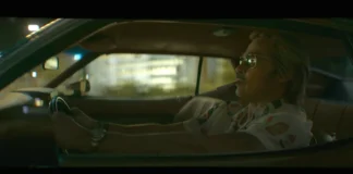 Brad Pitt nel film Netflix Le nuove disavventure di Cliff Booth.