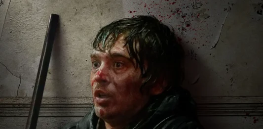 Resident Evil – La recensione: il videogioco diventa cinema grazie a Zach Cregger Austin Abrams nel poster dell'horror Resident Evil.