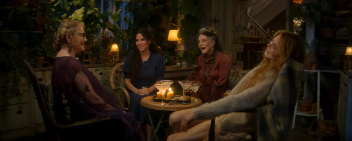 Dianne Wiest, Sandra Bullock, Stockard Channing e Nicole Kidman nel film Amori & Incantesimi 2.