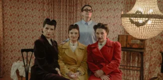 Diana Callepiccolo, Paola Giannetti eTatiana lepore nel film Scarpe rotte.