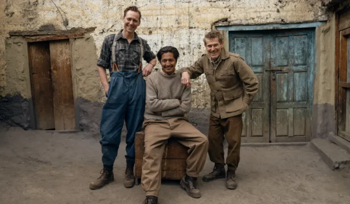 Tom Hiddleston, Genden Phuntsok e Willem Dafoe in Tenzing.