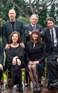 In foto alcuni protagonisti del film Un tranquillo funerale di famiglia.