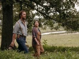 Matthew McConaughey e Angelina LookingGlass nel film La ballata del re delle api.