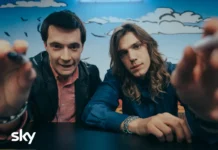 Gli 883 tornano negli anni ’90: a Milano un’esperienza immersiva dedicata alla serie Nord Sud Ovest Est Elia Nuzzolo e Matteo Oscar Giuggioli nella serie Sky Nord Sud Ovest Est.