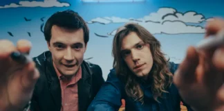 Elia Nuzzolo e Matteo Oscar Giuggioli nella serie Sky Nord Sud Ovest Est.